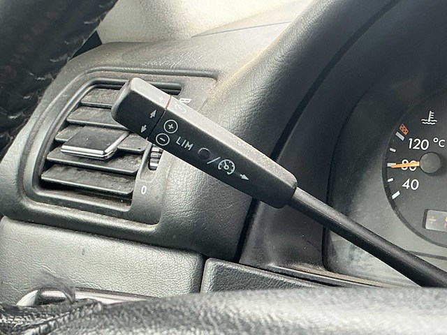 2001 - mercedes-benz - m-klasse - ml 270 cdi - bedrijfswagen - afbeelding 2 van  5
