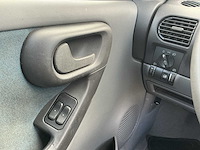 2001 - opel - corsa - 1.2-16v comfort - personenauto - afbeelding 2 van  6