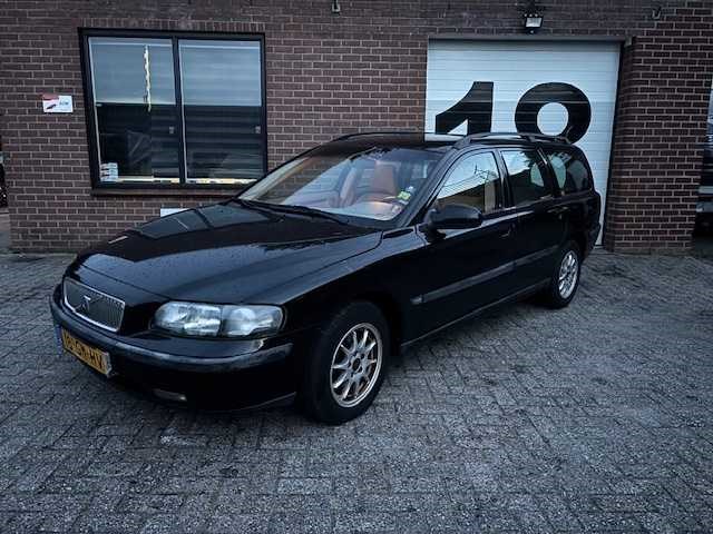 2001 - volvo - v70 - 2.4 comfort line - 18-gn-hv - afbeelding 1 van  8