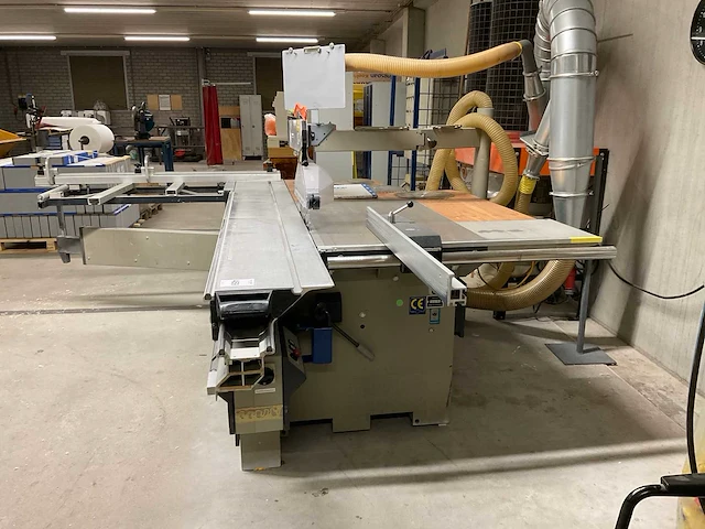 2001 altendorf f45 formaatcirkelzaagmachine - afbeelding 15 van  20