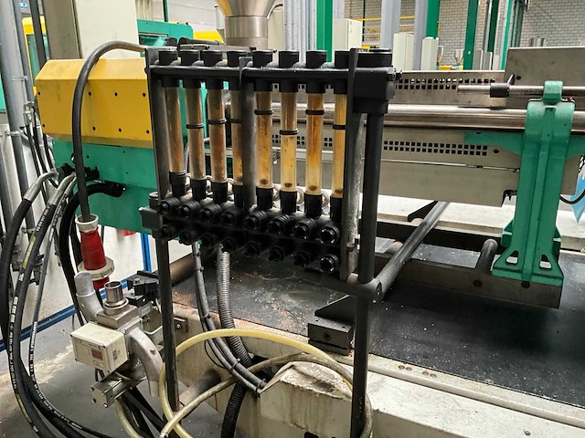 2001 arburg allrounder 470 c 1600-675 spuitgietmachine - afbeelding 13 van  22