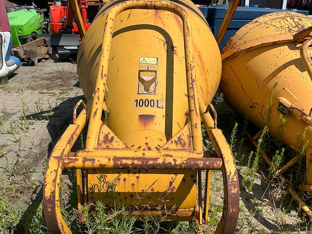 2001 beco 1000l betonkubel - afbeelding 4 van  5