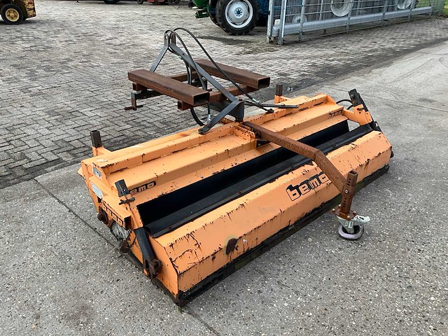 2001 bema 2300 veegmachine - afbeelding 1 van  7