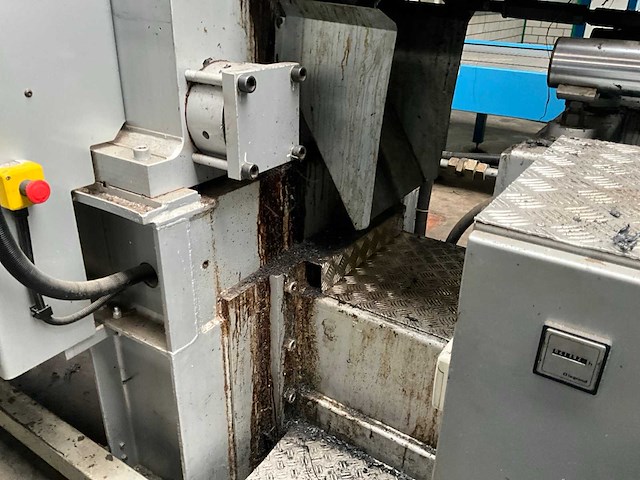 2001 bmb kw38pi/3450 spuitgietmachine - afbeelding 5 van  31