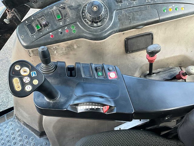 2001 case ih cvx 130 vierwielaangedreven landbouwtractor - afbeelding 9 van  25