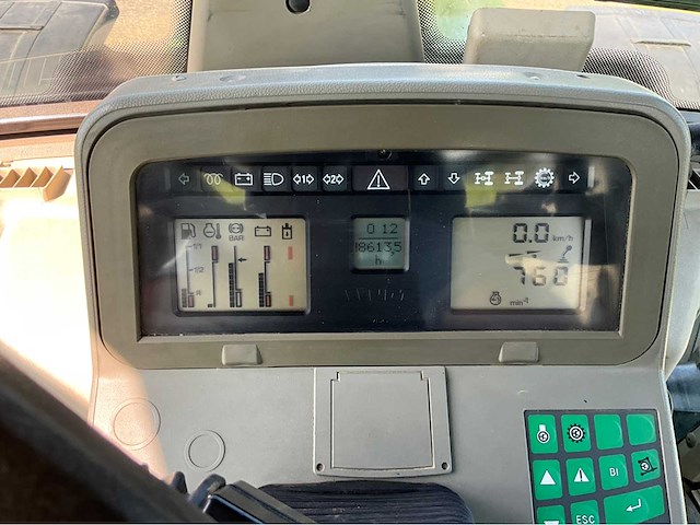 2001 fendt favorit 716 vario vierwielaangedreven landbouwtractor - afbeelding 33 van  46