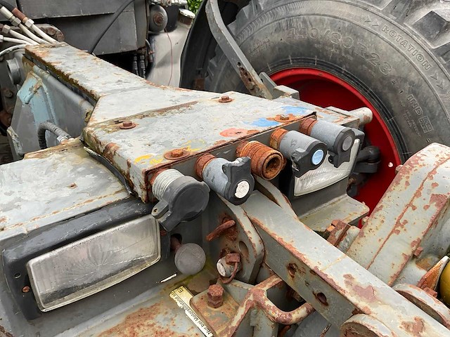 2001 fendt xylon 520 vierwielaangedreven landbouwtractor - afbeelding 16 van  42