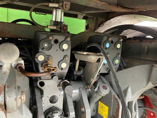 2001 fendt xylon 520 vierwielaangedreven landbouwtractor - afbeelding 25 van  42