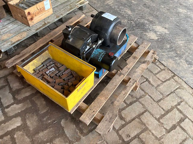 2001 finn-power p20cs hydraulische slangenpers - afbeelding 2 van  9
