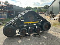 2001 grecav rups banden voor de 1985 new holland tf44 combain - afbeelding 16 van  19