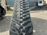 2001 grecav rups banden voor de 1985 new holland tf44 combain - afbeelding 8 van  14