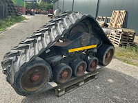 2001 grecav rups banden voor de 1985 new holland tf44 combain - afbeelding 9 van  14