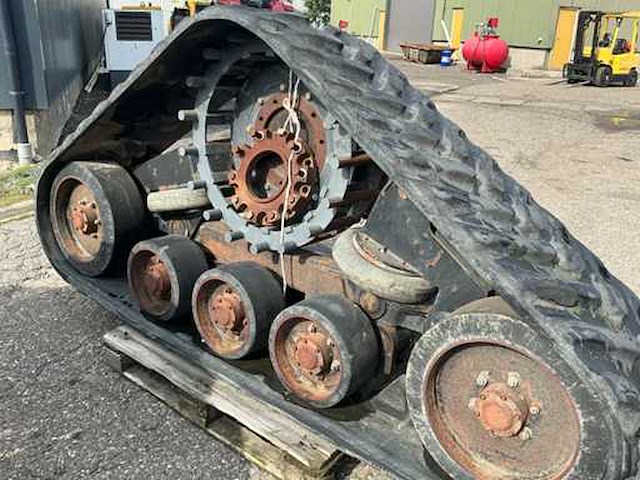 2001 grecav rups banden voor de 1985 new holland tf44 combain - afbeelding 10 van  14