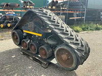 2001 grecav rups banden voor de 1985 new holland tf44 combain - afbeelding 12 van  14