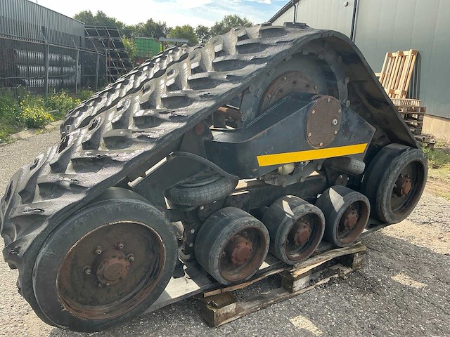 2001 grecav rups banden voor de 1985 new holland tf44 combain - afbeelding 5 van  14