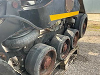 2001 grecav rups banden voor de 1985 new holland tf44 combain - afbeelding 6 van  14