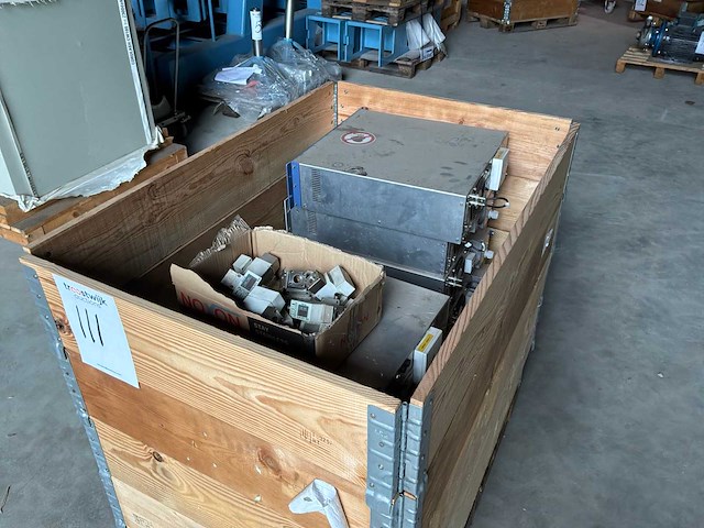 2001 hüttinger pfg 1000 rf rf-generator (13x) - afbeelding 4 van  4