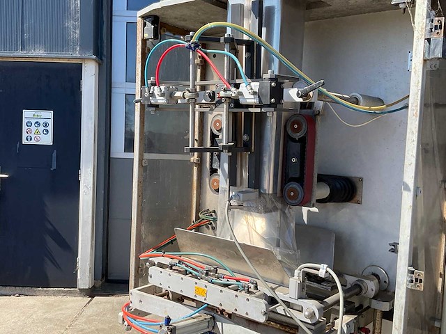 2001 inno-tech 4500 evo zakken vorm-, vul- en sluitmachine - afbeelding 10 van  13