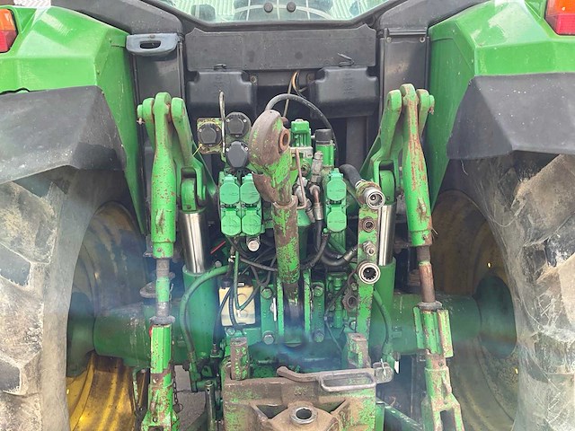 2001 john deere 6810 vierwielaangedreven landbouwtractor - afbeelding 23 van  29