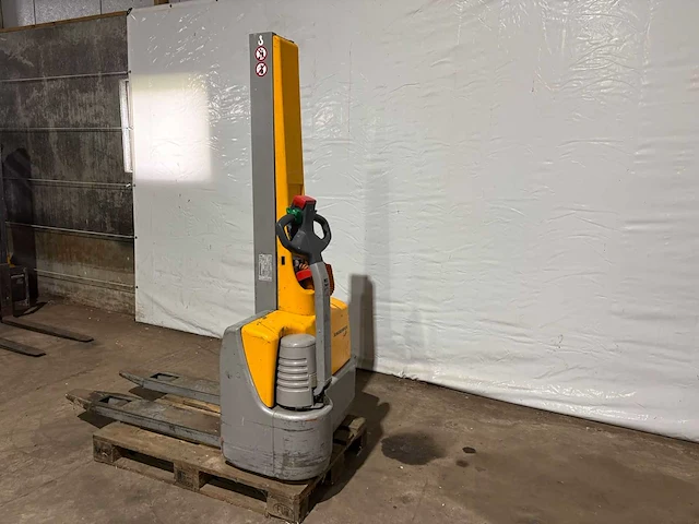 2001 jungheinrich emc stapelaar - afbeelding 4 van  7
