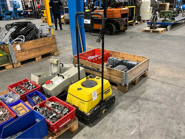 2001 kärcher br400 schrob- zuigmachine - afbeelding 1 van  3