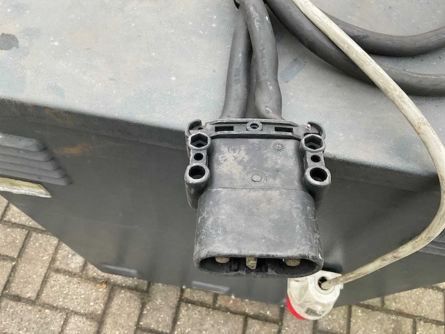 2001 lever tcp2s 24/240 acculader - afbeelding 6 van  8