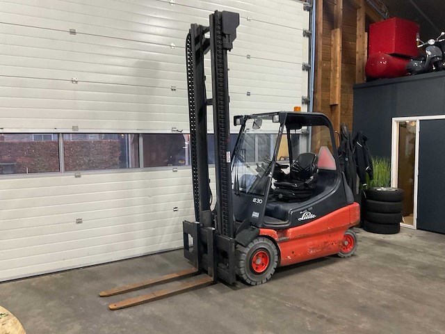 2001 linde e 30-02 vorkheftruck - afbeelding 1 van  12