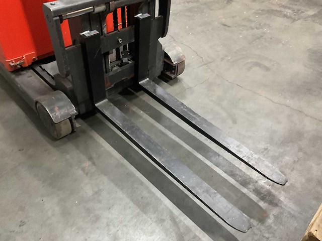 2001 linde r14 reach truck - afbeelding 6 van  8