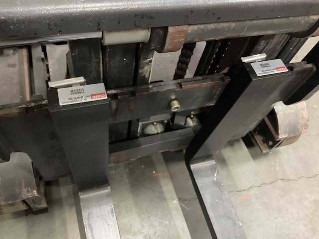 2001 linde r14 reach truck - afbeelding 7 van  8