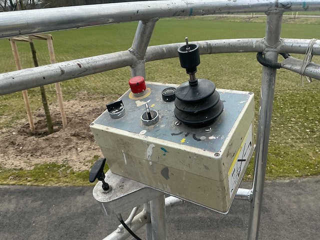 2001 manitou d 80 er schaar hoogwerker - afbeelding 9 van  16