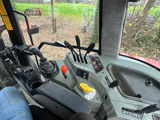 2001 massey ferguson 6255 vierwielaangedreven landbouwtractor - afbeelding 2 van  11