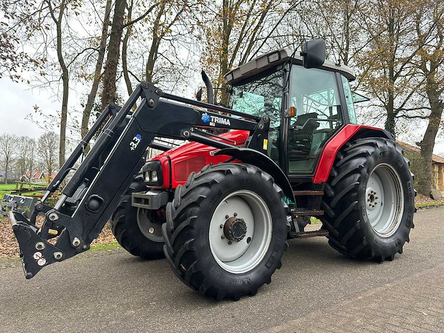 2001 massey ferguson 6255 vierwielaangedreven landbouwtractor - afbeelding 1 van  11