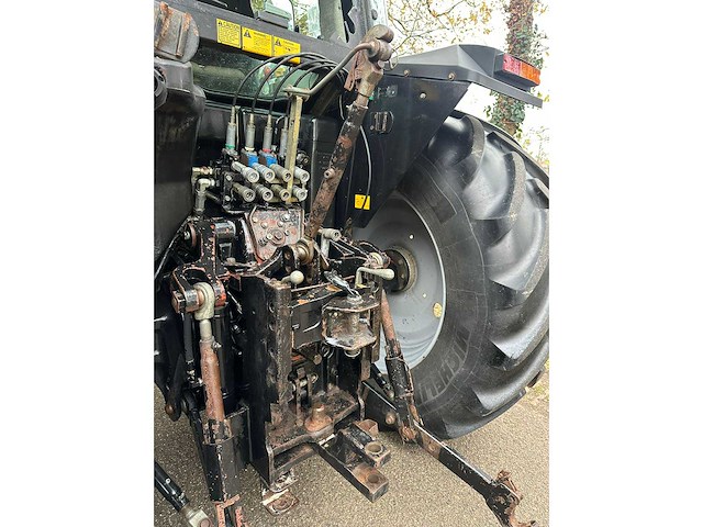 2001 massey ferguson 6255 vierwielaangedreven landbouwtractor - afbeelding 7 van  11