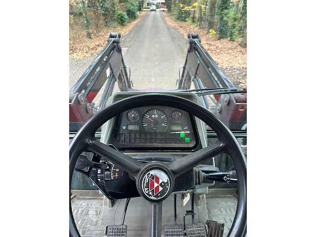2001 massey ferguson 6255 vierwielaangedreven landbouwtractor - afbeelding 11 van  11