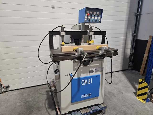 2001 masterwood omb1 ponsmachine - afbeelding 1 van  6