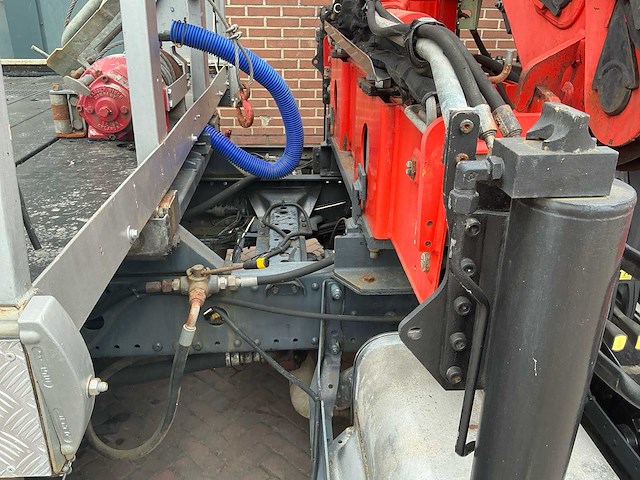 2001 mercedes-benz 1023l takelwagen met palfinger kraan - afbeelding 10 van  33