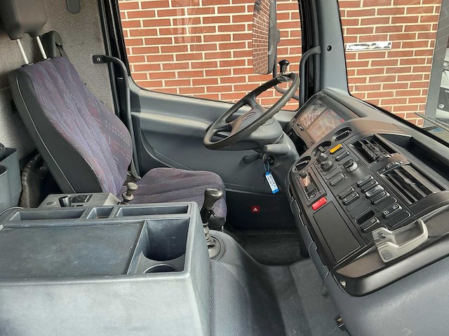 2001 mercedes-benz 1023l takelwagen met palfinger kraan - afbeelding 13 van  33