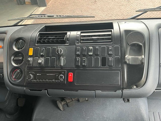 2001 mercedes-benz 1023l takelwagen met palfinger kraan - afbeelding 15 van  33