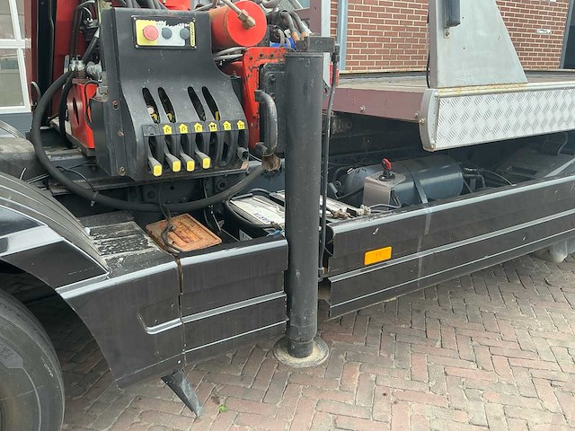 2001 mercedes-benz 1023l takelwagen met palfinger kraan - afbeelding 18 van  33