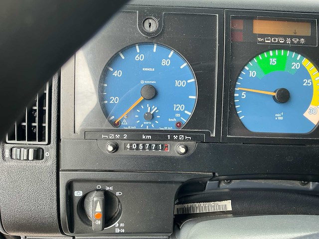 2001 mercedes-benz 1023l takelwagen met palfinger kraan - afbeelding 24 van  33