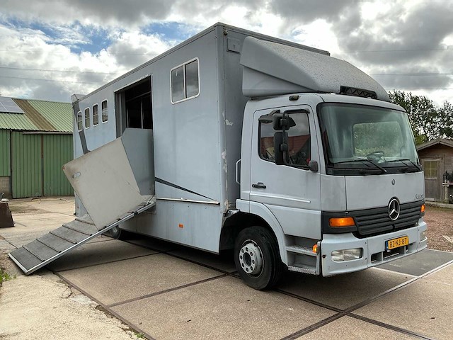 2001 mercedes-benz atego 1223 paardenvrachtwagen – 231 pk – marge - afbeelding 1 van  52