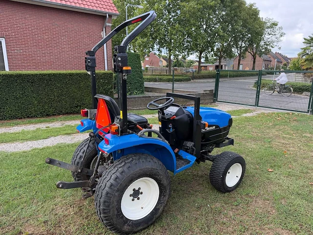 2001 new holland tc21d compacttractor – 21 pk – 2.127 uur – extra bandenset - afbeelding 12 van  18