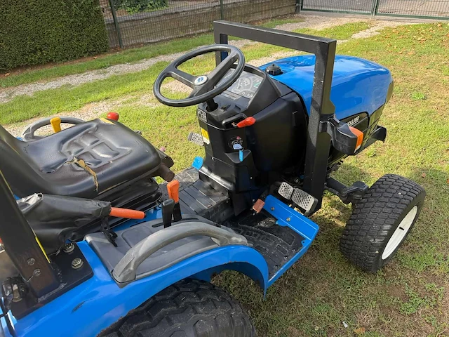 2001 new holland tc21d compacttractor – 21 pk – 2.127 uur – extra bandenset - afbeelding 3 van  18