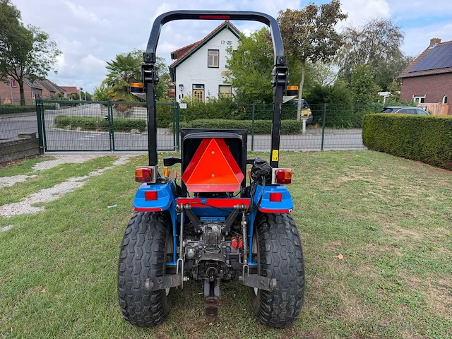 2001 new holland tc21d compacttractor – 21 pk – 2.127 uur – extra bandenset - afbeelding 17 van  18