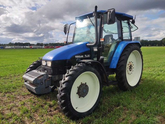 2001 new holland tl90 vierwielaangedreven landbouwtractor - afbeelding 1 van  9