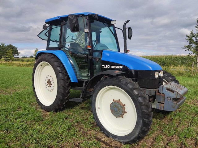 2001 new holland tl90 vierwielaangedreven landbouwtractor - afbeelding 2 van  9