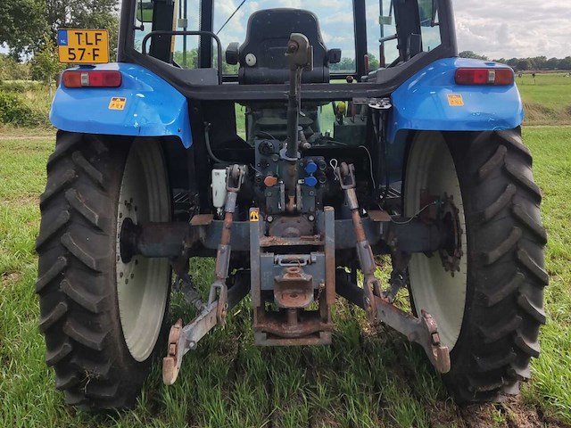 2001 new holland tl90 vierwielaangedreven landbouwtractor - afbeelding 4 van  9