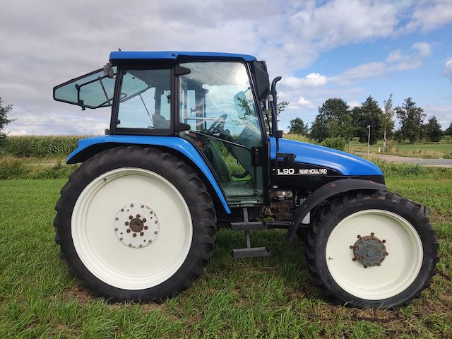 2001 new holland tl90 vierwielaangedreven landbouwtractor - afbeelding 5 van  9