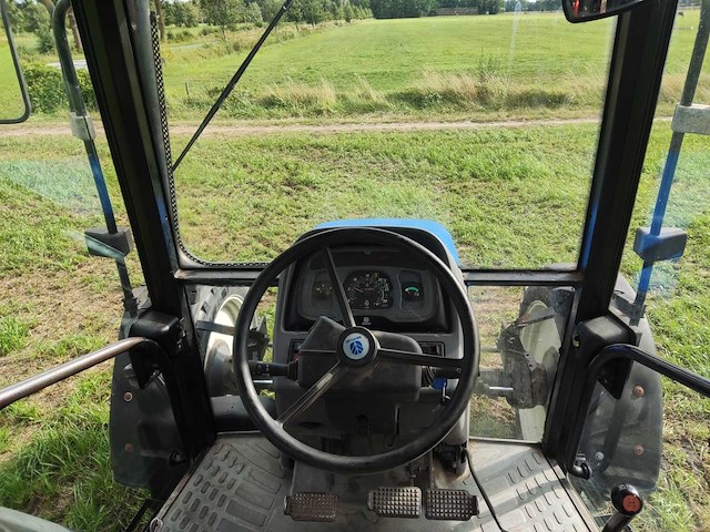 2001 new holland tl90 vierwielaangedreven landbouwtractor - afbeelding 7 van  9