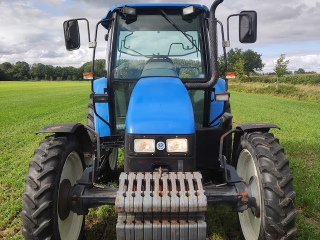2001 new holland tl90 vierwielaangedreven landbouwtractor - afbeelding 3 van  9